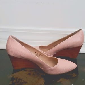 Wedge light pink heel
